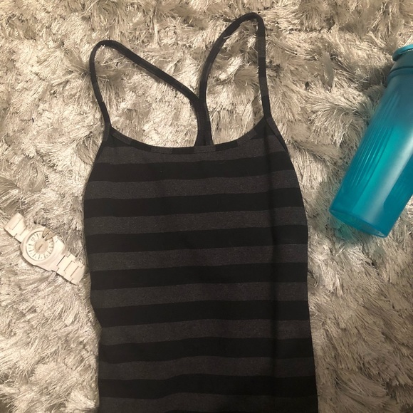 lululemon athletica Tops - Lululemon size 4 black and gray top with bra